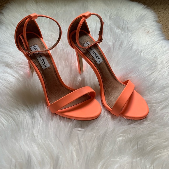 Steve Madden Shoes - 👠Steve Madden strappy sandal👠
